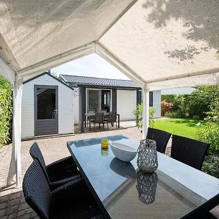 26, Gelegen In Het Bosrijke Met Prive Tuin!