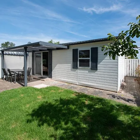 Chalet 26, Gelegen In Het Bosrijke Met Prive Tuin!