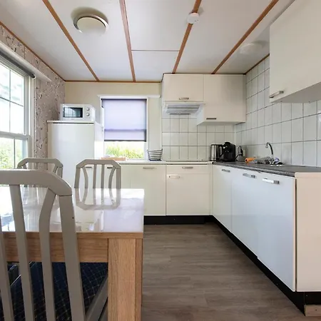 Chalet 26, Gelegen In Het Bosrijke Met Prive Tuin!