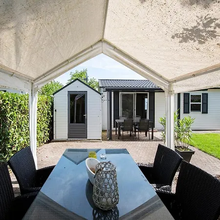 26, Gelegen In Het Bosrijke Met Prive Tuin!