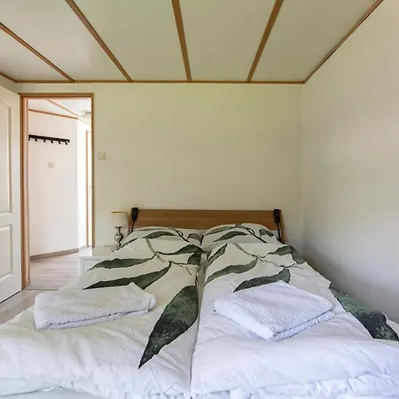 26, Gelegen In Het Bosrijke Met Prive Tuin! *