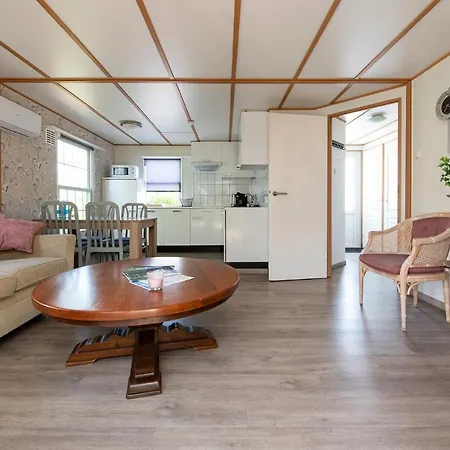 Chalet 26, Gelegen In Het Bosrijke Met Prive Tuin! *