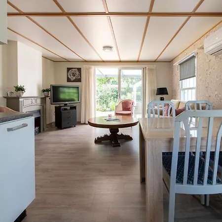 26, Gelegen In Het Bosrijke Met Prive Tuin! Chalet *