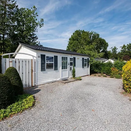 26, Gelegen In Het Bosrijke Met Prive Tuin!