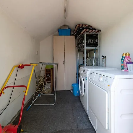 Chalet 26, Gelegen In Het Bosrijke Met Privé Tuin!
