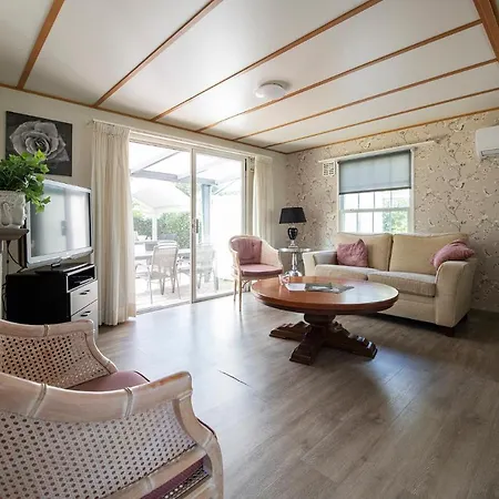26, Gelegen In Het Bosrijke Met Privé Tuin! Chalet *